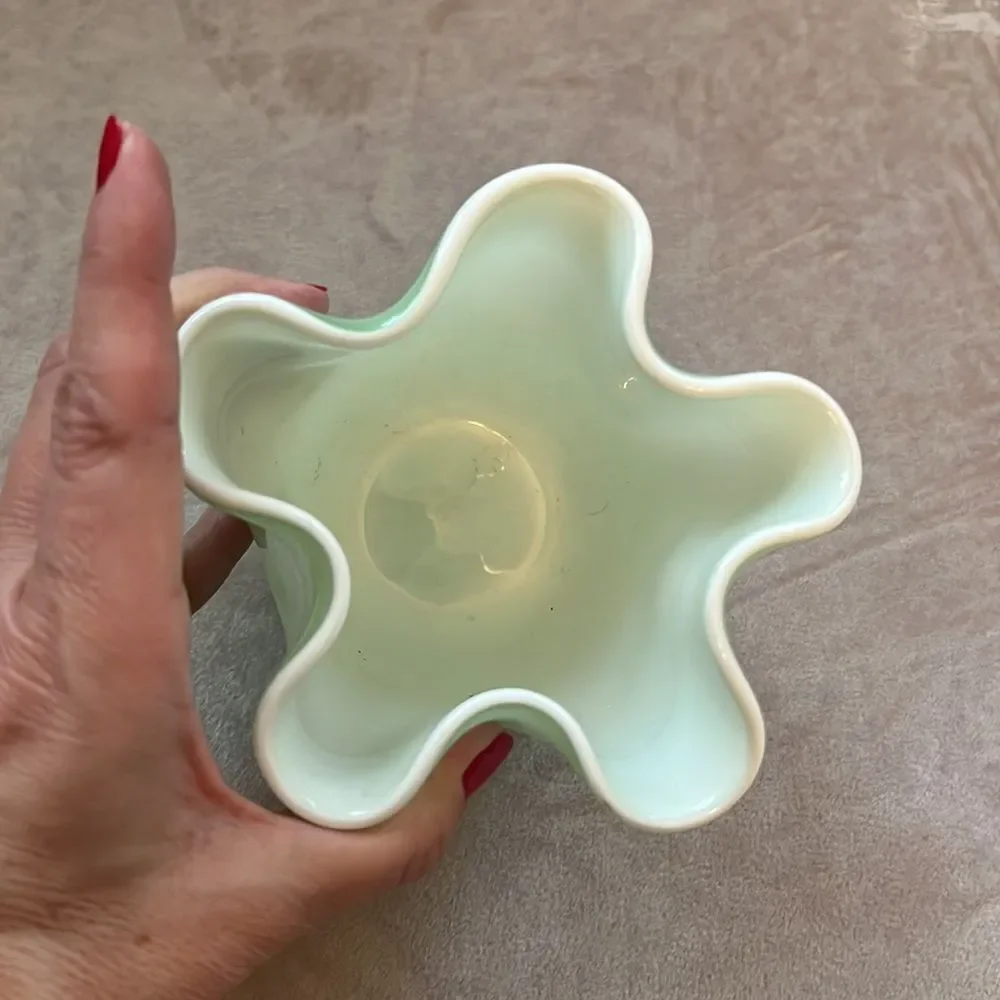VTG Murano-style Handkerchief vase Green Glass Ruffled Vase With White Trim